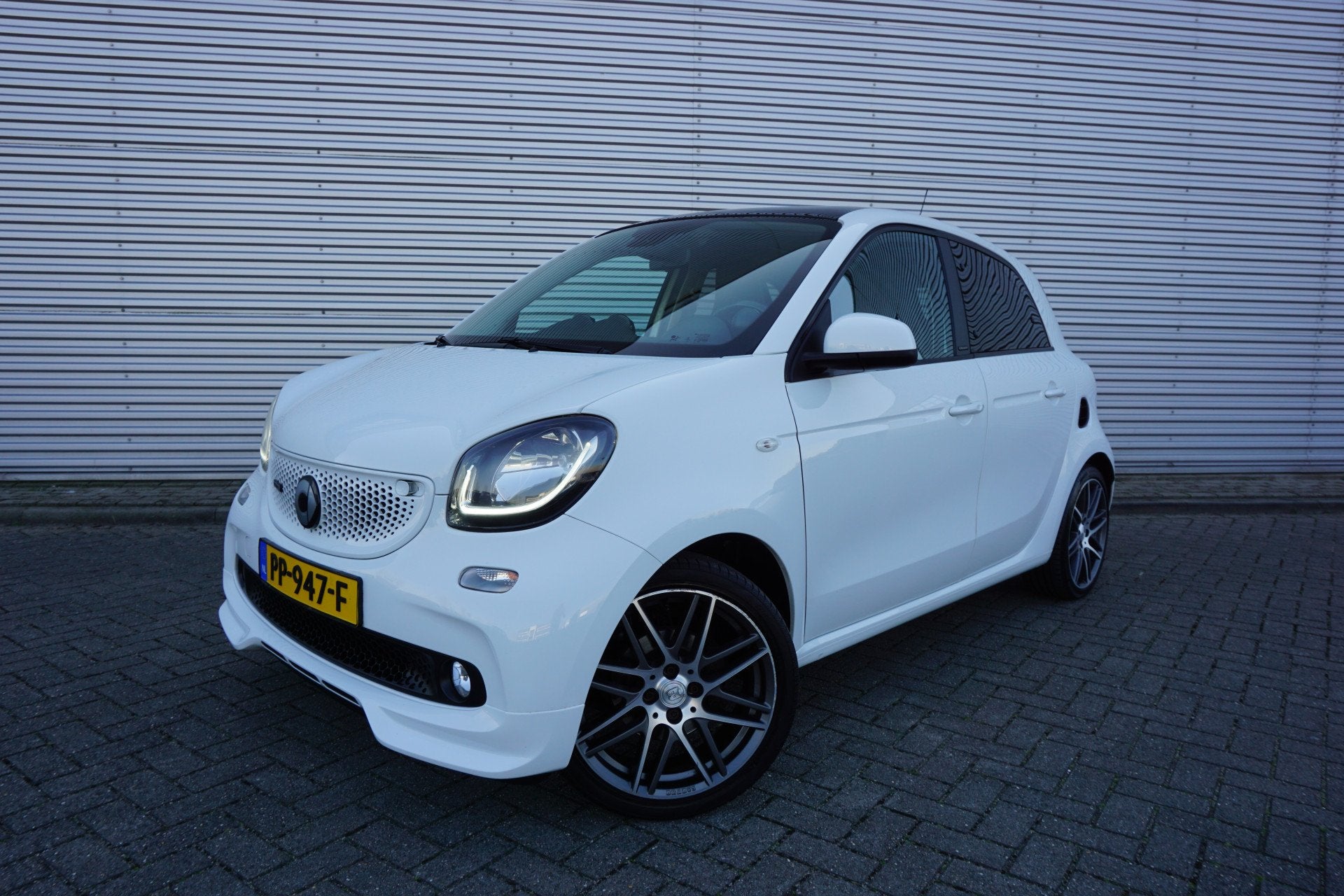 Smart Forfour 1.0 T BRABUS AUTOMAAT Panoramadak / Navi / Cru, Auto's, Smart, Automaat, 898 cc, Wit, Origineel Nederlands