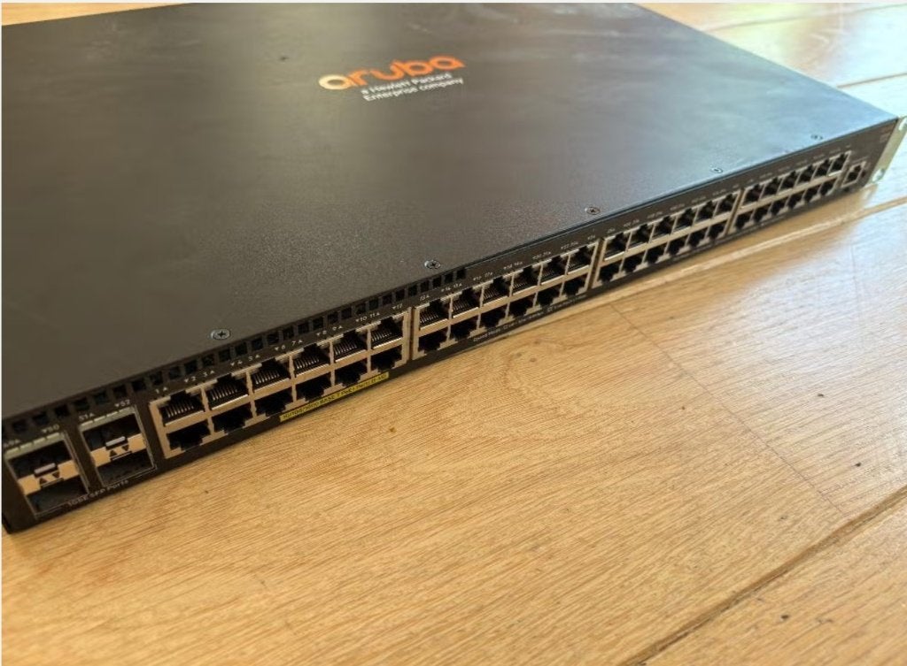 Netwerkswitch HPE Aruba 2930F JL262A 48prt, Ophalen of Verzenden, Zo goed als nieuw