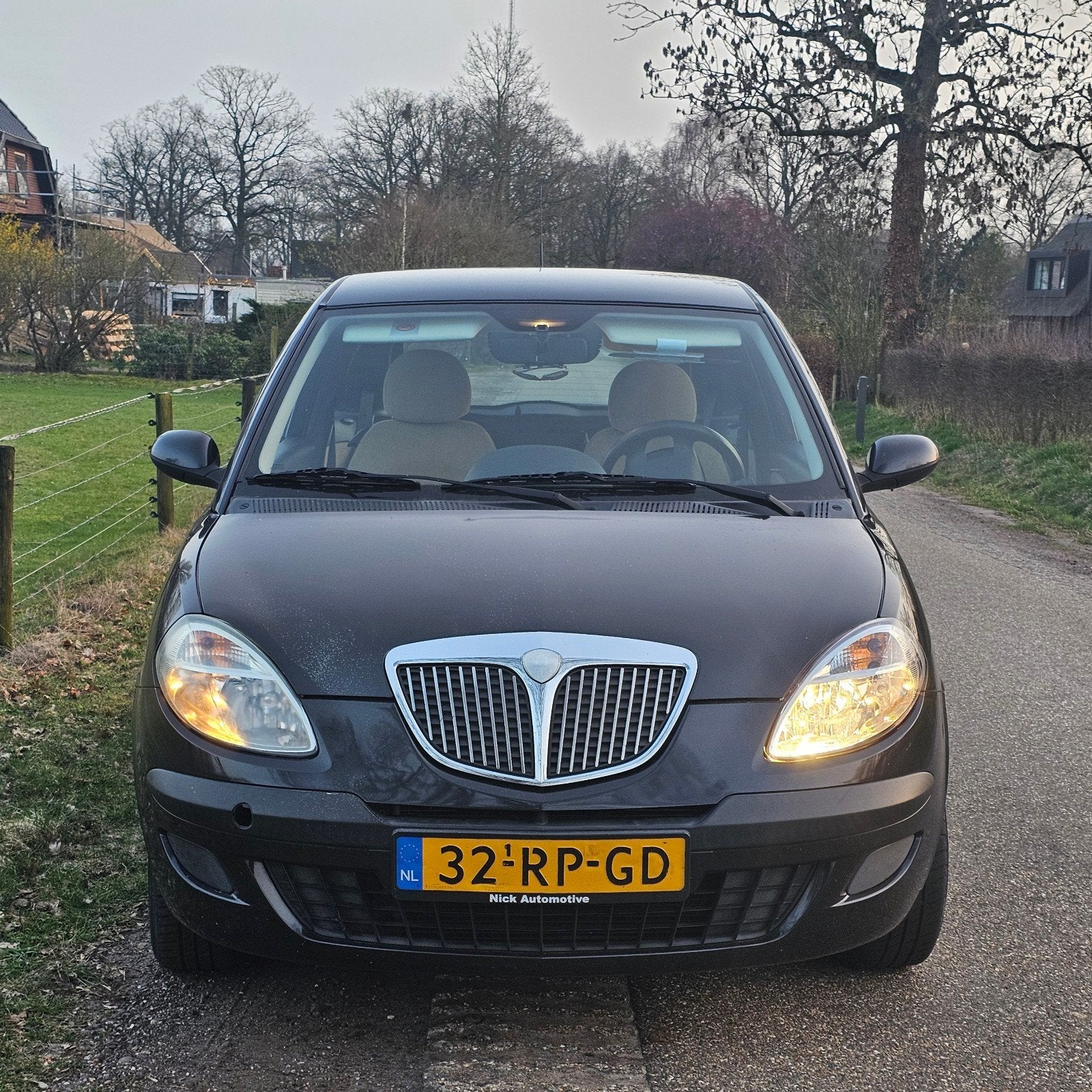 Lancia Ypsilon 1.4 16V AUT 2005 Zwart, Auto's, 970 kg, 40 €/maand, 400 kg, Zwart