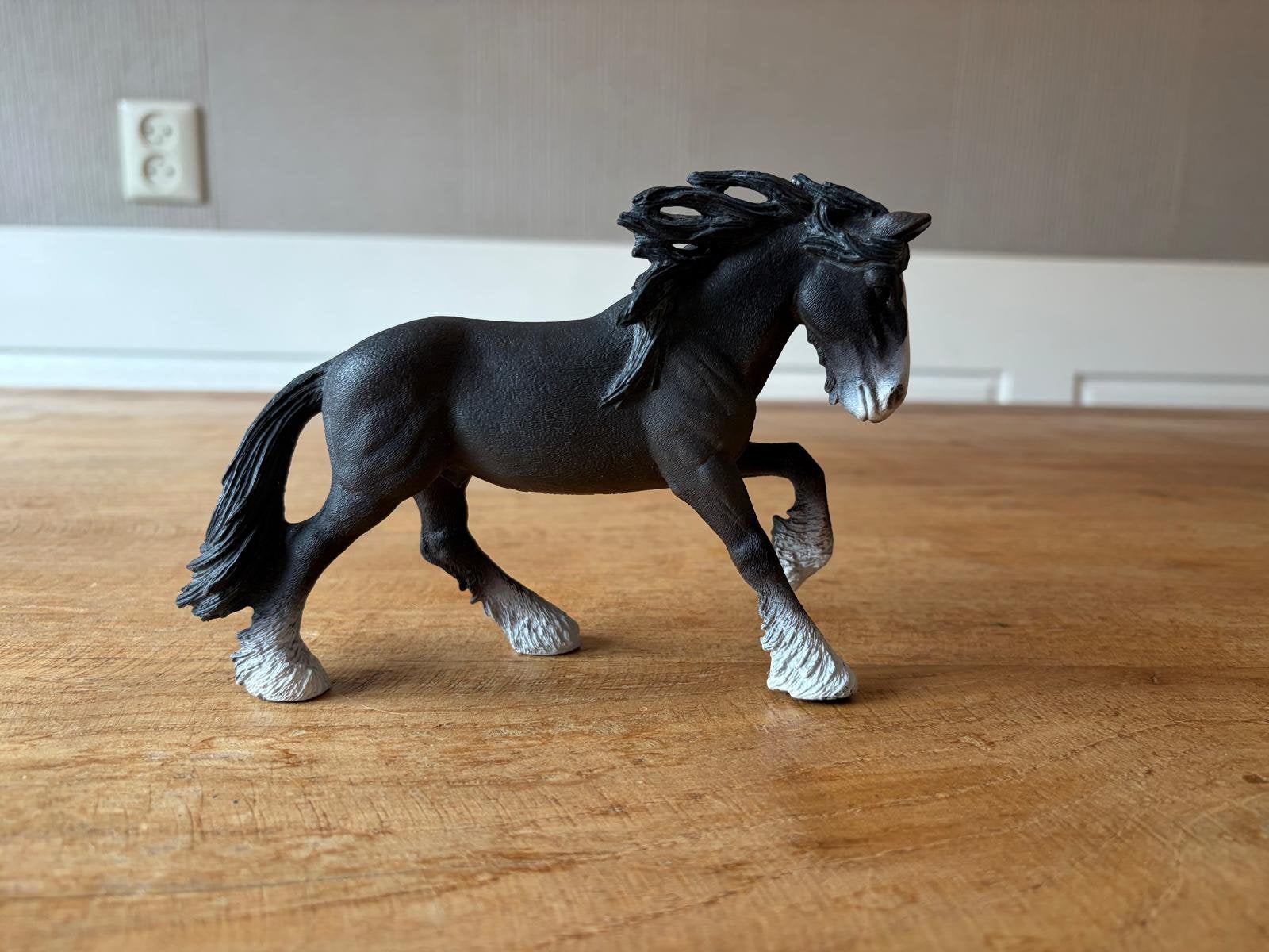 Schleich paard Shire hengst, Verzamelen, Dierenverzamelingen, Ophalen of Verzenden, Zo goed als nieuw, Paard, Beeldje of Figuurtje