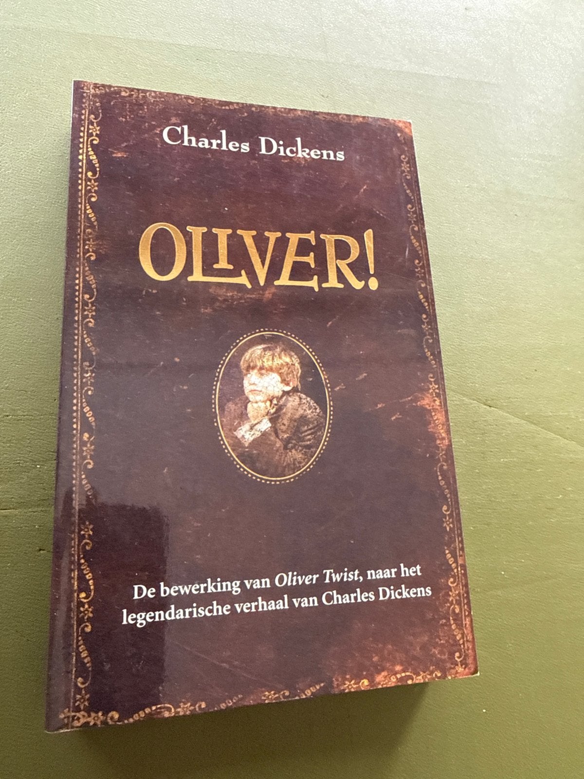 Oliver! De bewerking van Oliver Twist, Ophalen of Verzenden, Zo goed als nieuw, Nederland