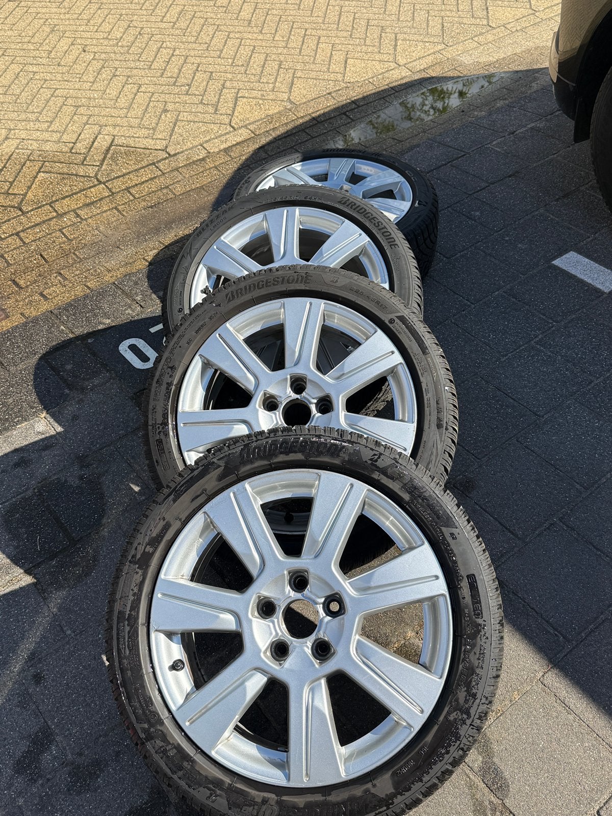 Orginele Audi A3 velden + nieuwe bridgetone winter banden, Nieuw, 17 inch, Band(en), 225 mm