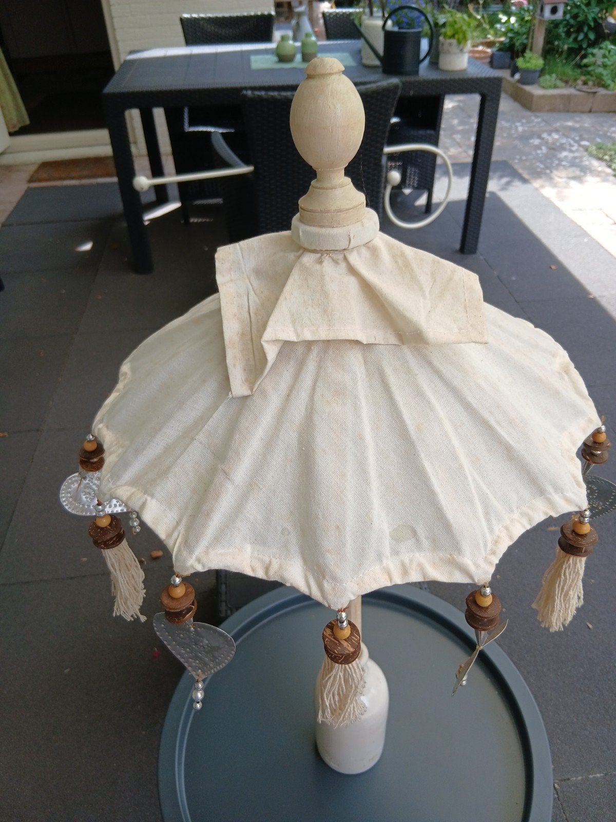 Grappige kleine Indiase parasol voor op tafel, Ophalen, Gebruikt, Beige, Oosters