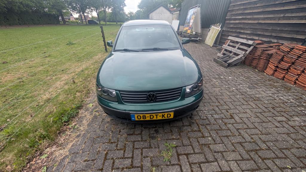 Volkswagen Passat 2.3 110KW AUT 2000 Groen loop of sloop, Auto-onderdelen, Ophalen, Gebruikt, Volkswagen