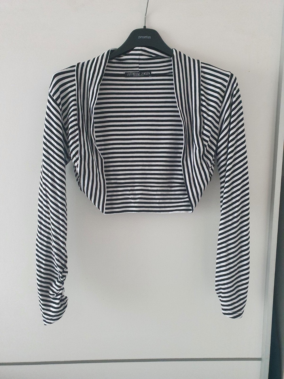 Zgan! zwart/wit gestreepte bolero ,Juffrouw Jansen 44/46!, Verzenden, Zwart, Maat 46/48 (XL) of groter, Zo goed als nieuw