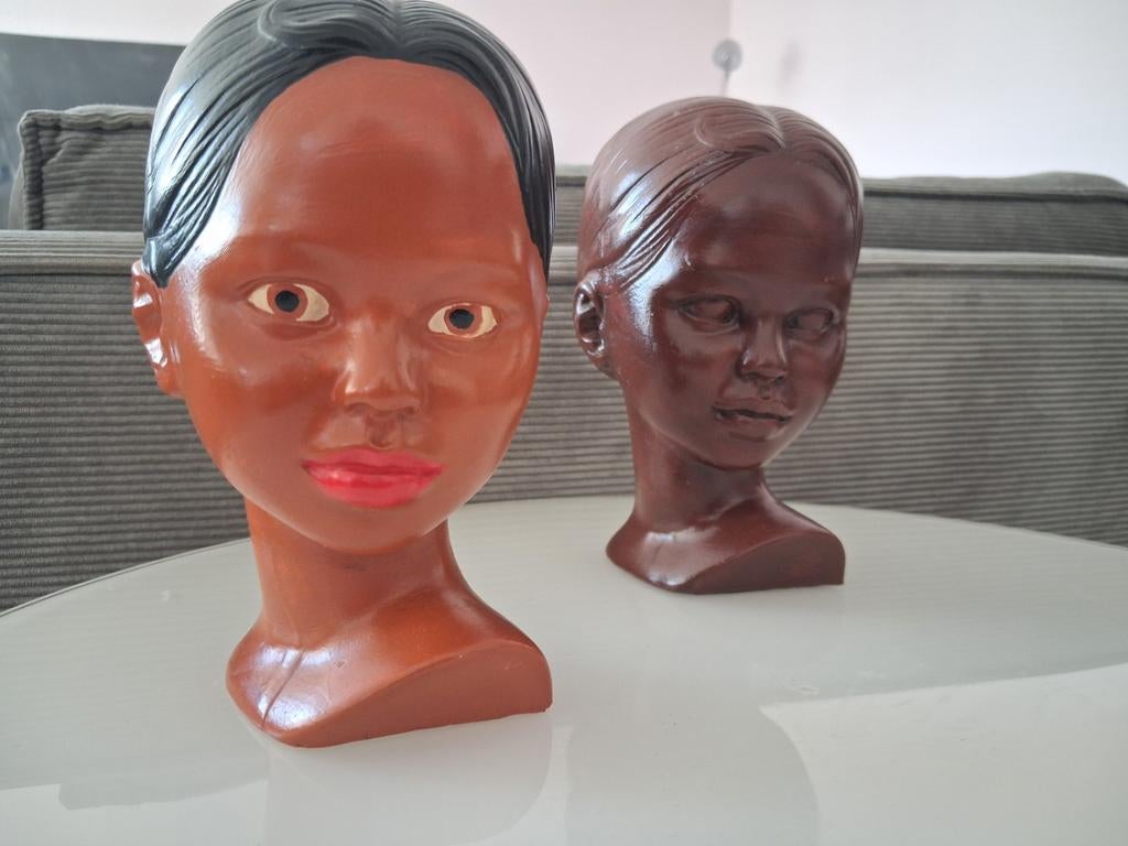 Twee decoratieve bustes van vrouwenhoofden, Ophalen of Verzenden, Gebruikt, Mens