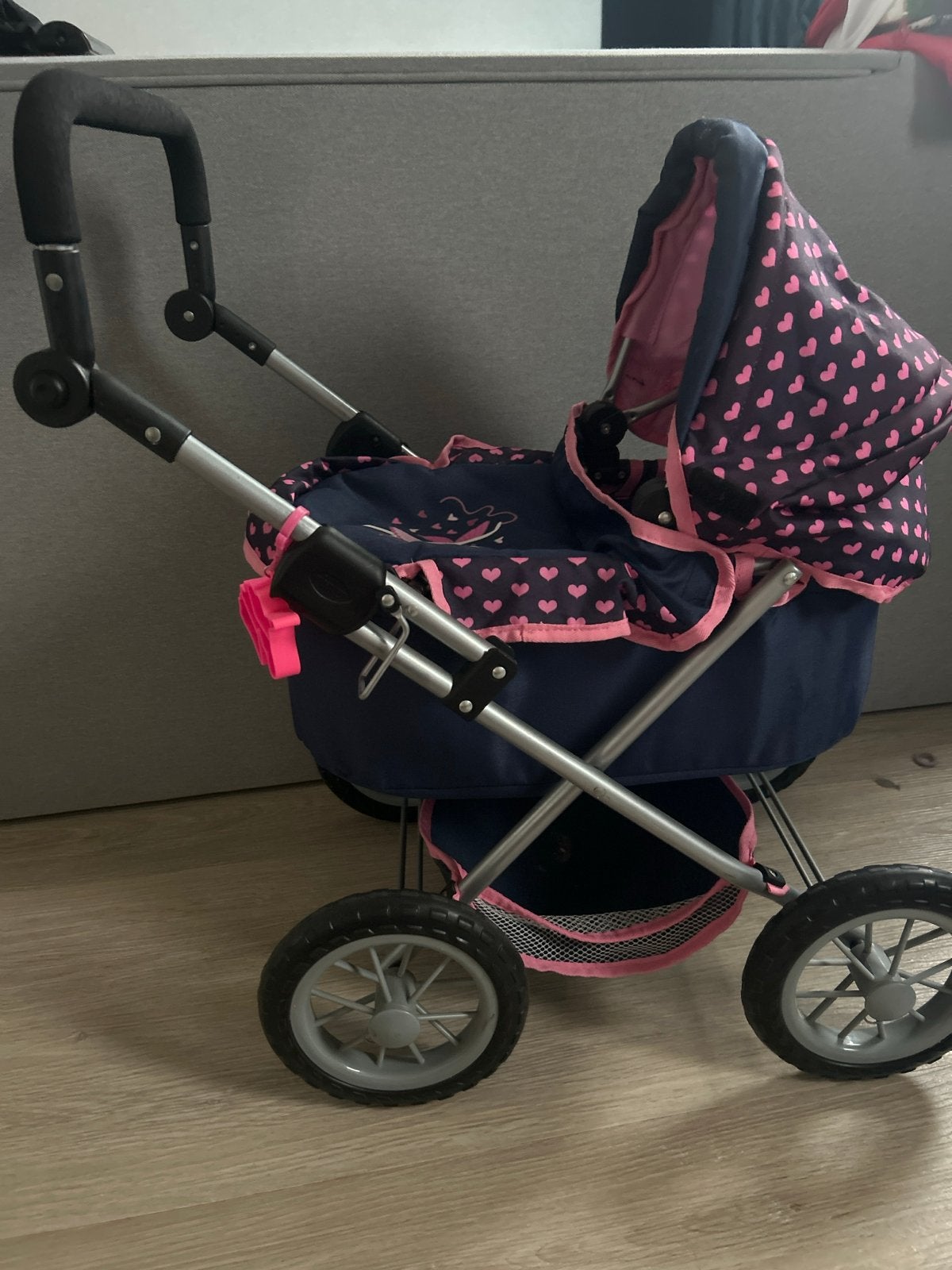 Poppenwagen met hartjes en ballerina - Zo goed als nieuw, Kinderen en Baby's, Ophalen, Zo goed als nieuw, Babypop