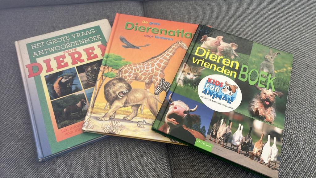 3 Dierenboeken: Atlas, Vriendenboek & Vraag-Antwoordboek, Boeken, Dieren en Huisdieren, Gelezen, Honden, Ophalen of Verzenden