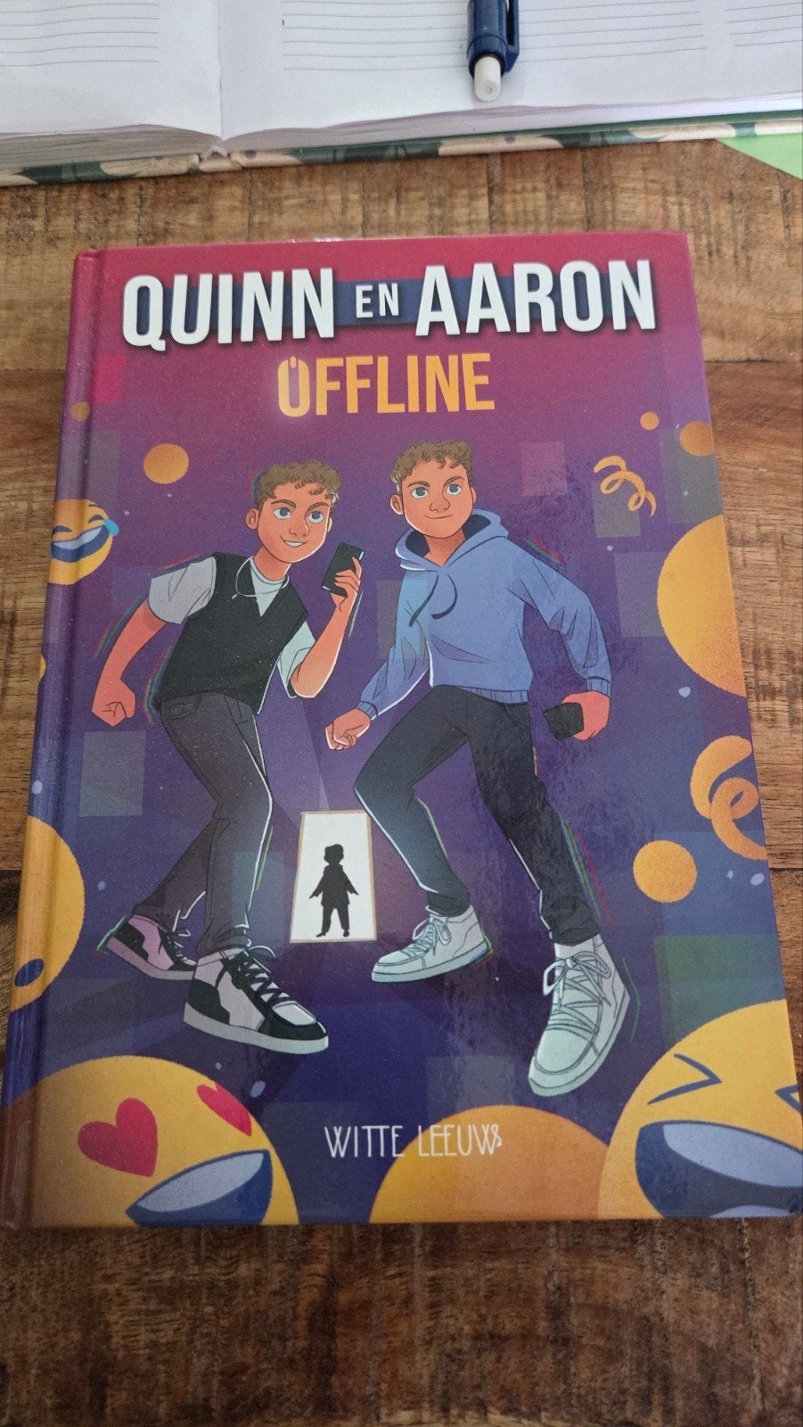 Quinn en Aaron Offline - Leesboek in nette staat, Boeken, Gelezen, Fictie algemeen, Ophalen of Verzenden, Quinn en aaron bezemer