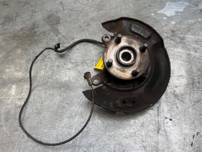 Fusee links-voor van een Toyota Yaris, Gebruikt, -, -, Ophalen of Verzenden