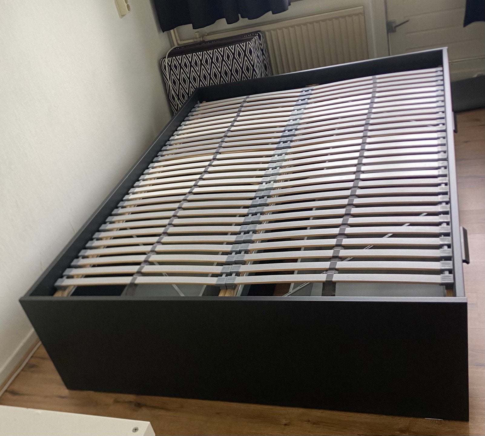 IKEA BRIMNES Bed 140x200 zwart – incl. 4 lades op rails, Ophalen, Gebruikt, Zwart, Tweepersoons