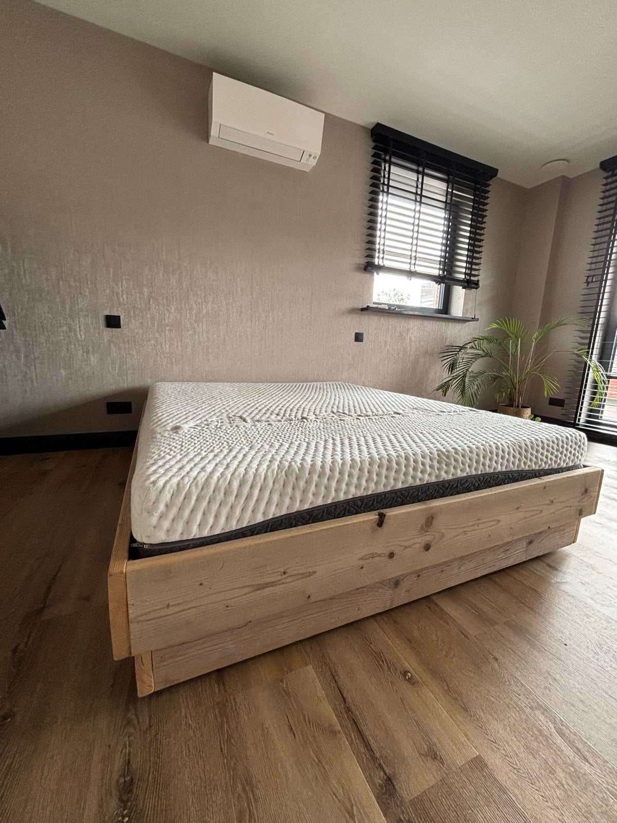 Houten bed frame 180x210 incl. matras en lattenbodem, Ophalen, Gebruikt, Bruin, 210 cm