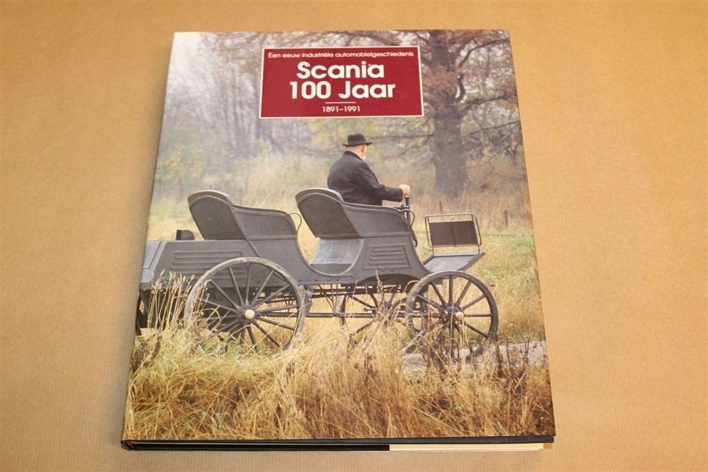 Scania 100 Jaar 1891-1991 — Jubileumboek Automobiel, Ophalen of Verzenden, Gelezen, Tractor en Landbouw