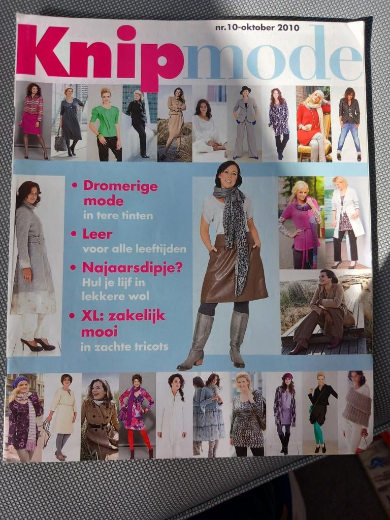 Knipmode oktober 2010 - Dromerige mode en leer, Vrouw, Ophalen of Verzenden, Knipmode, Overige typen