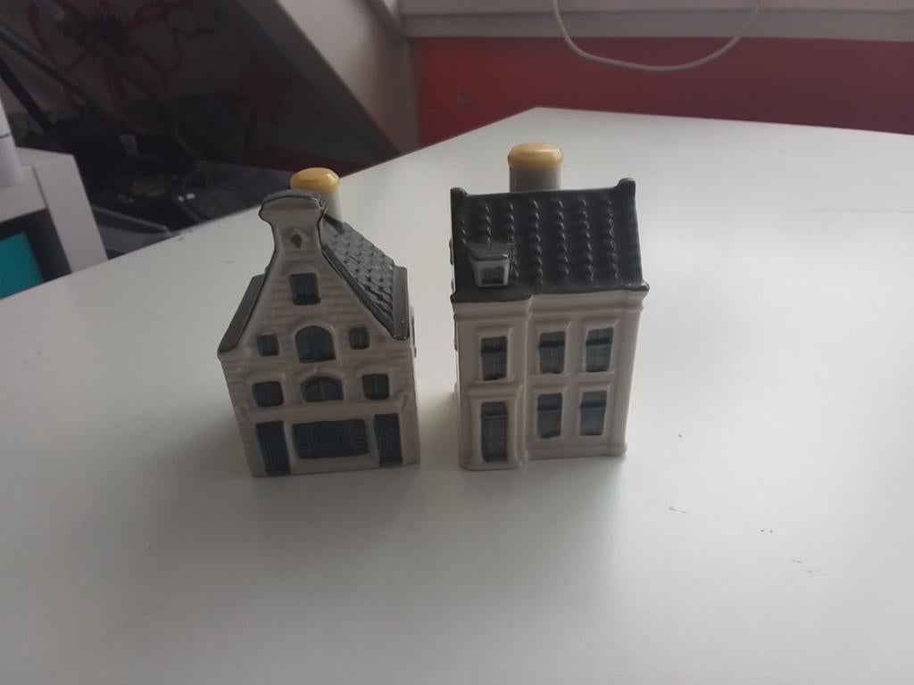 KLM Delft blauwse huisjes nr 66 en 98, Verzamelen, KLM Huisjes, Ophalen of Verzenden, Gevuld