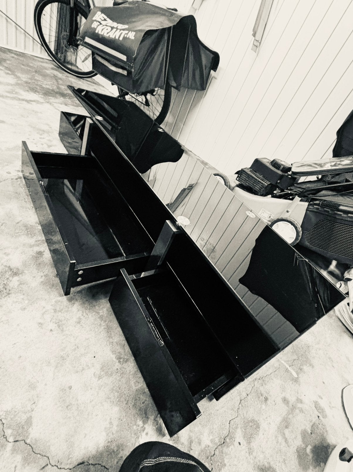 Zwarte glazen salontafel met lades, Gebruikt, 100 tot 150 cm, Ophalen of Verzenden, Glas