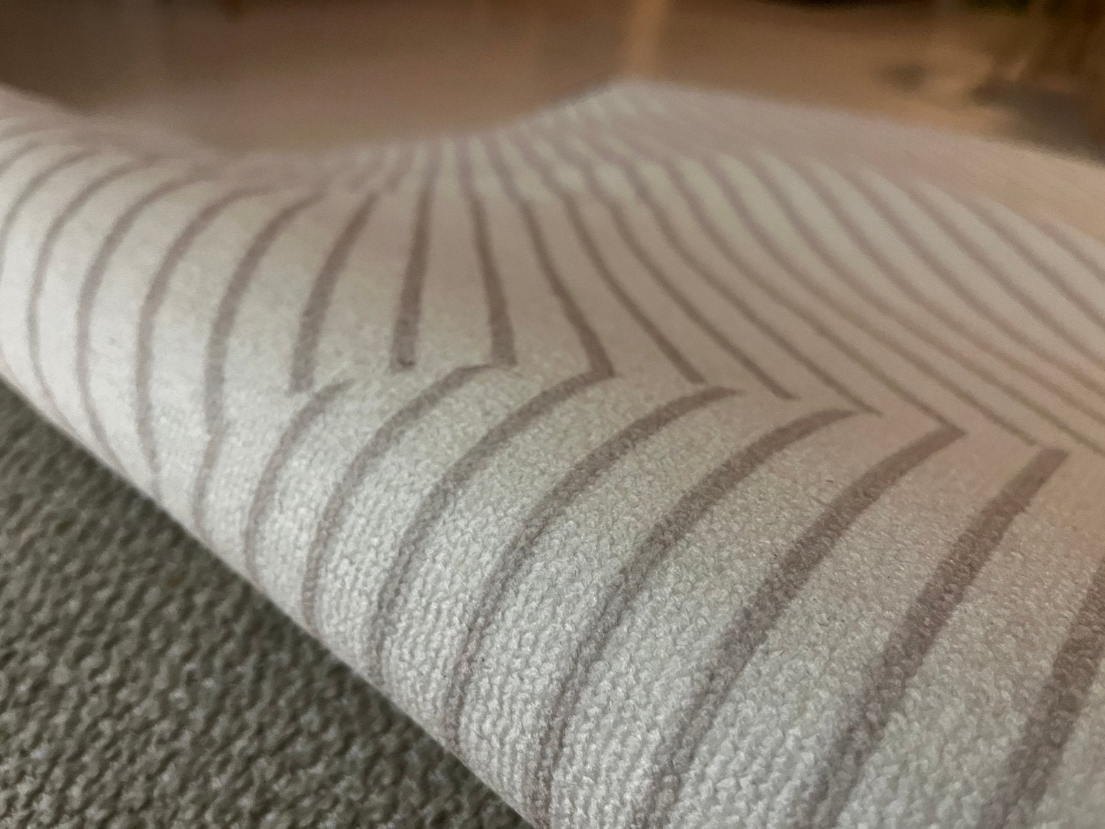 Modern ovaal vloerkleed met streepdessin, Ophalen, 100 tot 150 cm, Beige, Nieuw