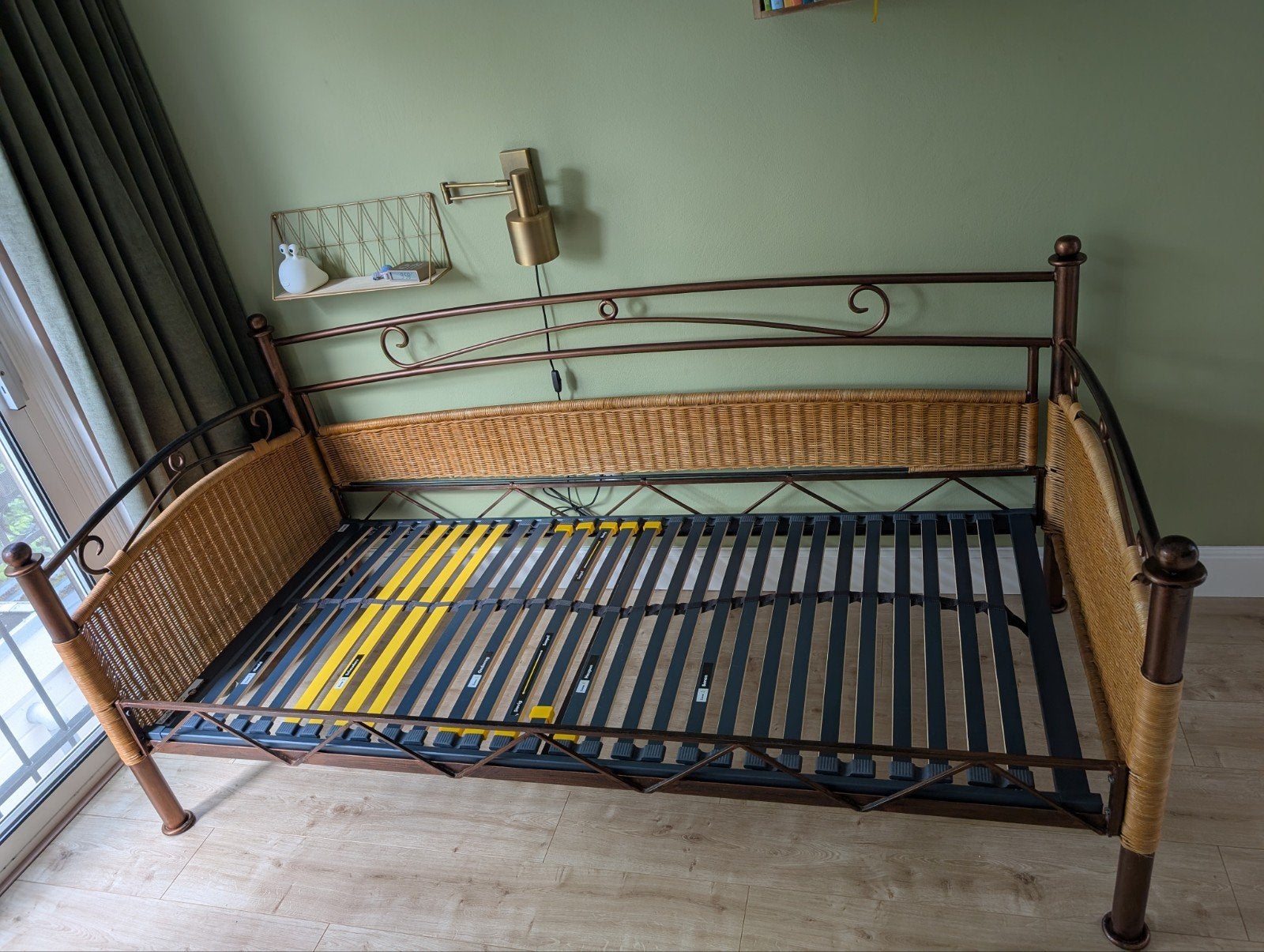 Bed met spiraal, Ophalen, Eenpersoons, Metaal, 90 cm