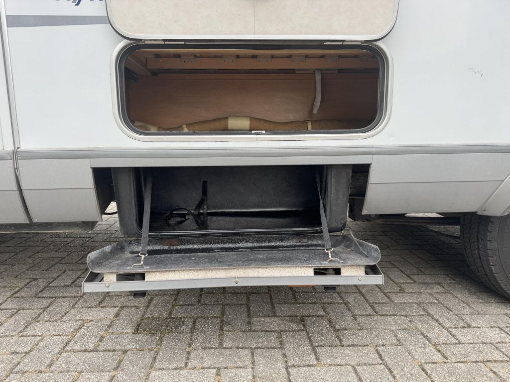 Foto 20 van Hymer B544 Kleine compacte intergaal camper voor 5 personen