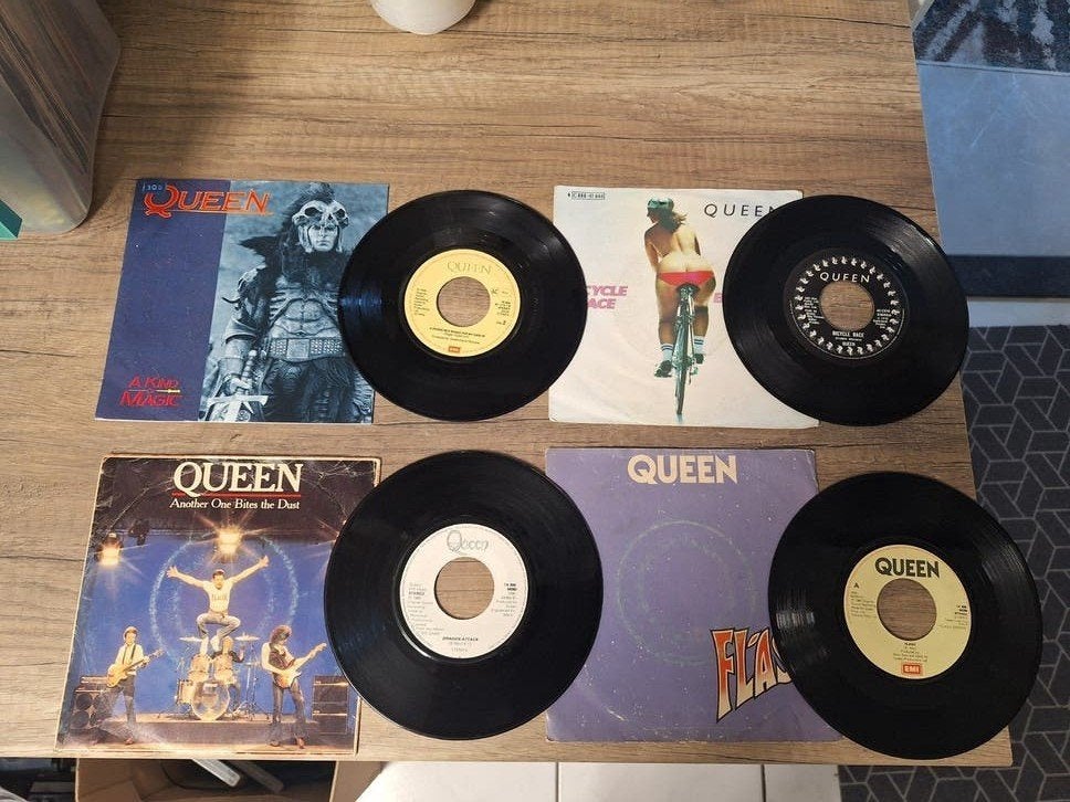 Queen 4x  vinyl singles - Flash, Bicycle Race, Another One, Cd's en Dvd's, Gebruikt, 7 inch, EP, Rock en Metal