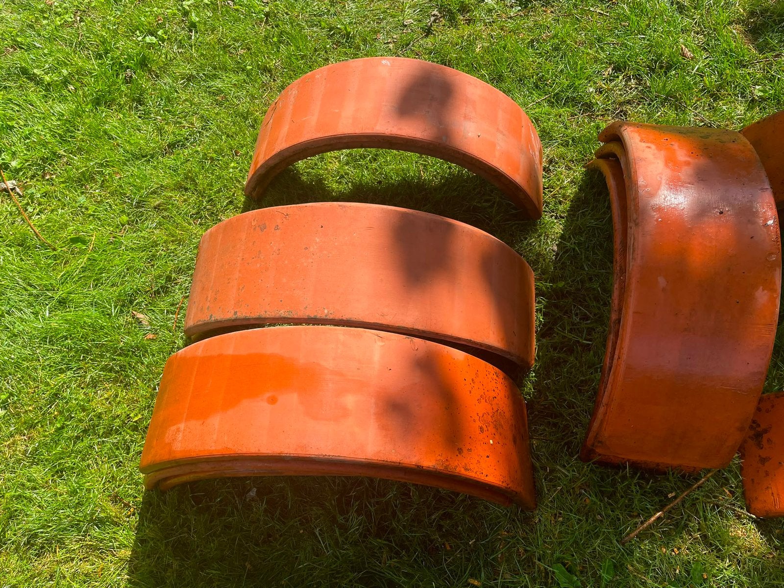 32 stuks rode riet nokvorsten. €5,- per stuk, Ophalen, Steen of Klei, Zo goed als nieuw, Minder dan 5 m²
