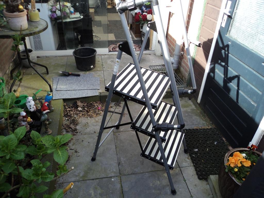 trap nog goed als nieuw, Doe-het-zelf en Verbouw, Ladders en Trappen, Ophalen, Zo goed als nieuw, Trap, Minder dan 2 meter
