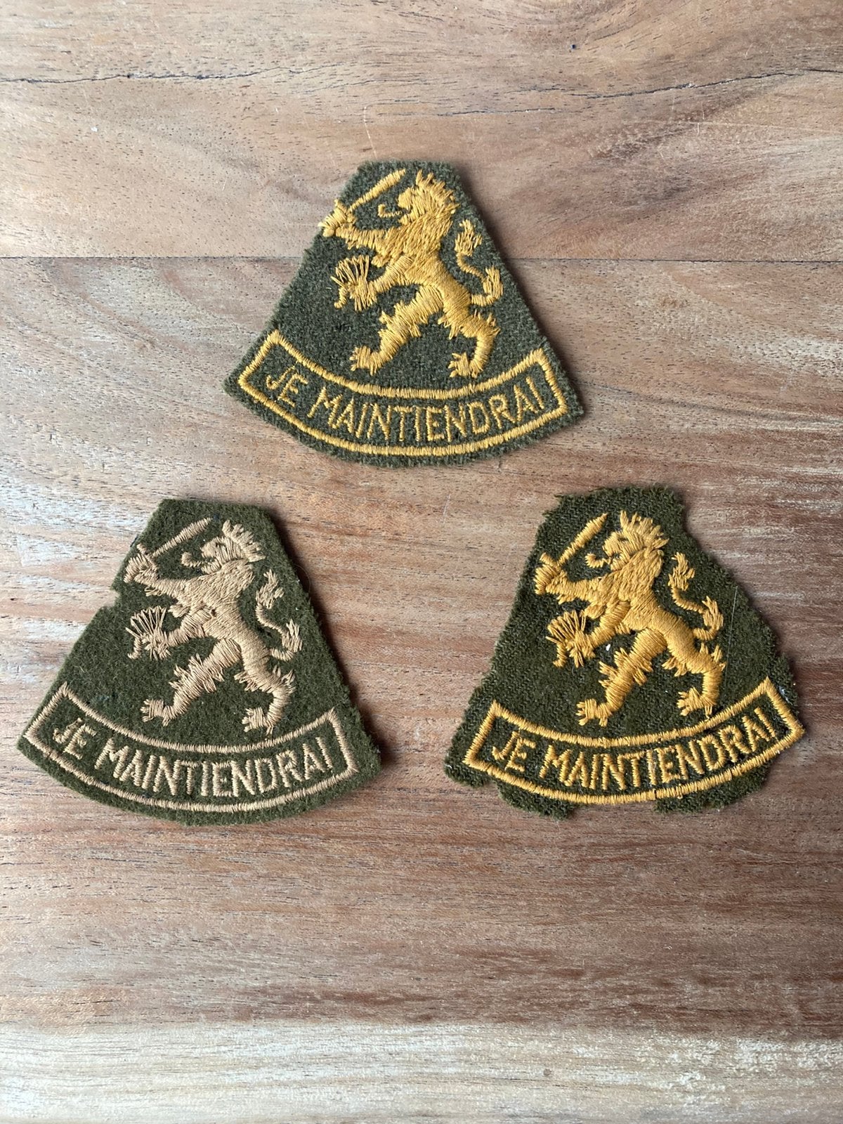 Mouwleeuw arm embleem KL, Ophalen of Verzenden, Landmacht, Nederland, Embleem of Badge