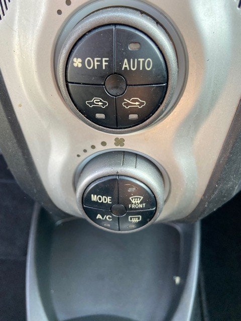 Foto 10 van Toyota Yaris AUTOMAAT met gebruikers sporen