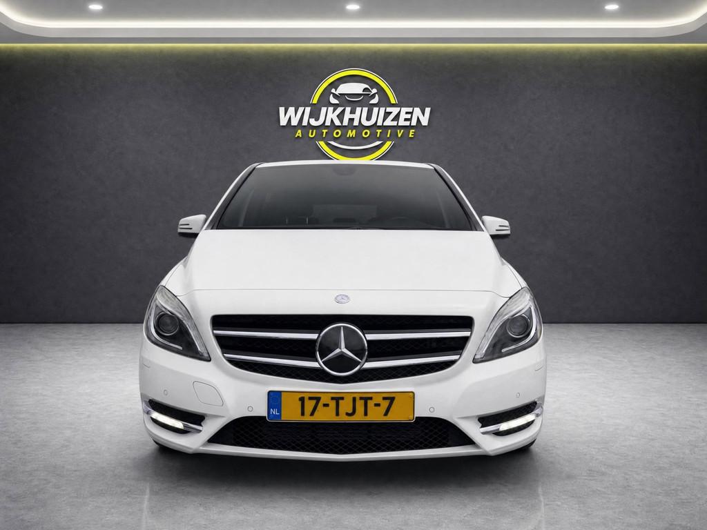 Mercedes-Benz B-klasse 180 Ambition met Led ! 18 Inch ! Nieu, Auto's, Mercedes-Benz, Euro 5, Gebruikt, 4 cilinders, Leder en Stof