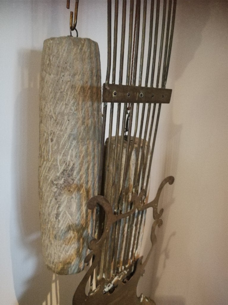 Antieke koperen klok, A. Lefevre, gewichten in zandsteen., Antiek en Kunst, Ophalen