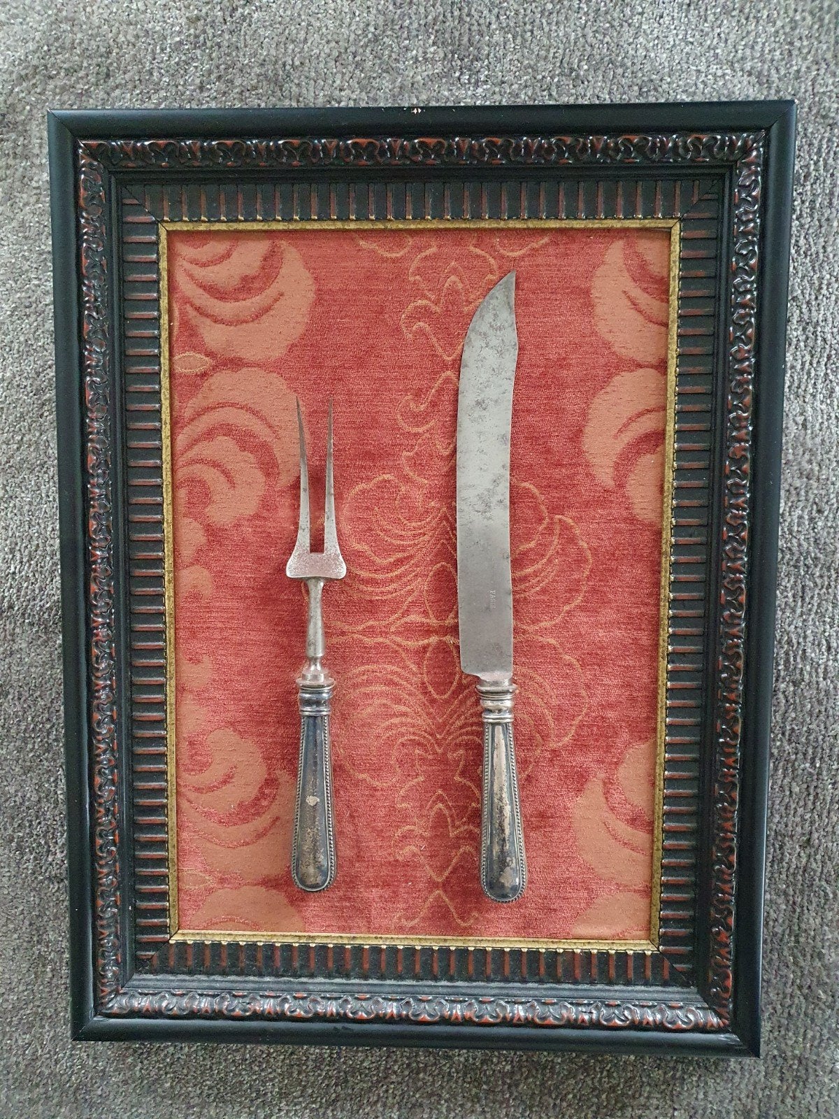 Antiek Vleesmes en Vork in Lijst - Decoratief Kunstwerk, Ophalen of Verzenden