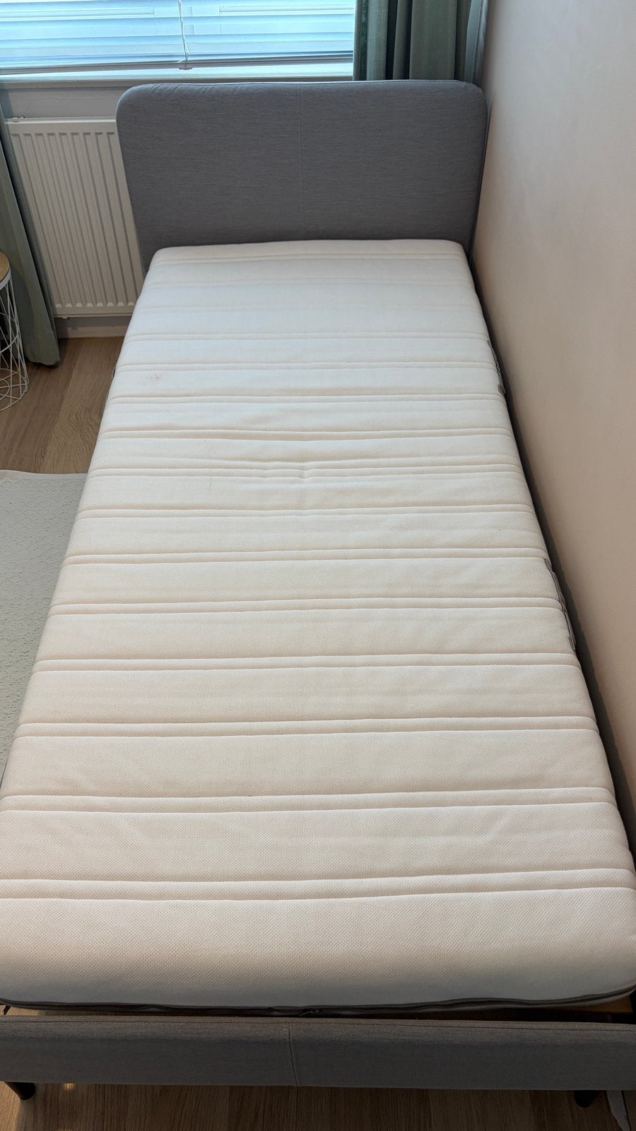 Slattum eenpersoonsbed incl matras en lattenbodem, Huis en Inrichting, Ophalen, Gebruikt, 90 cm, Eenpersoons