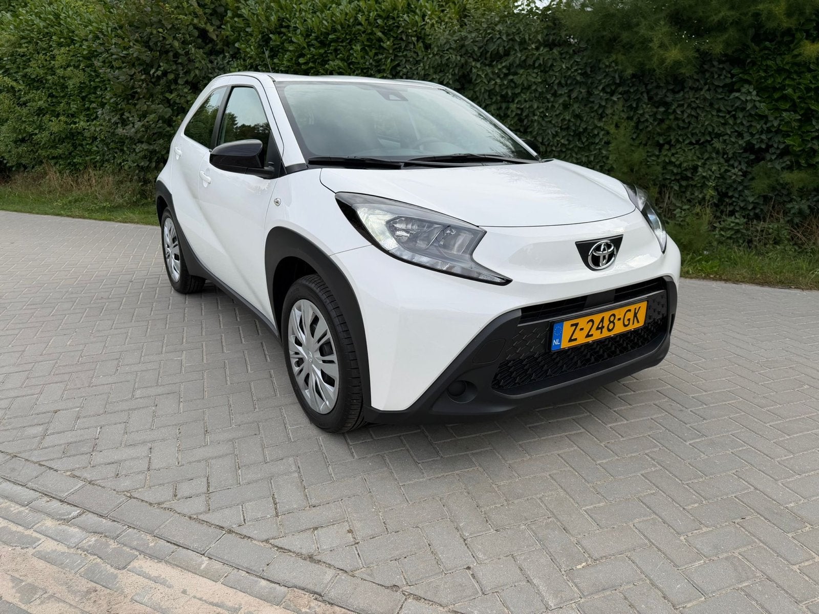 Toyota Aygo X 1.0 Automaat km 4710 Airco Veel opties Bj 2024, Dealer onderhouden, Stof, 4 stoelen, Wit