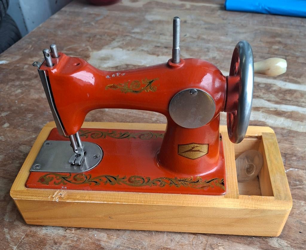 vintage kindernaaimachine, Ophalen of Verzenden, Zo goed als nieuw, Naaimachine, Overige merken