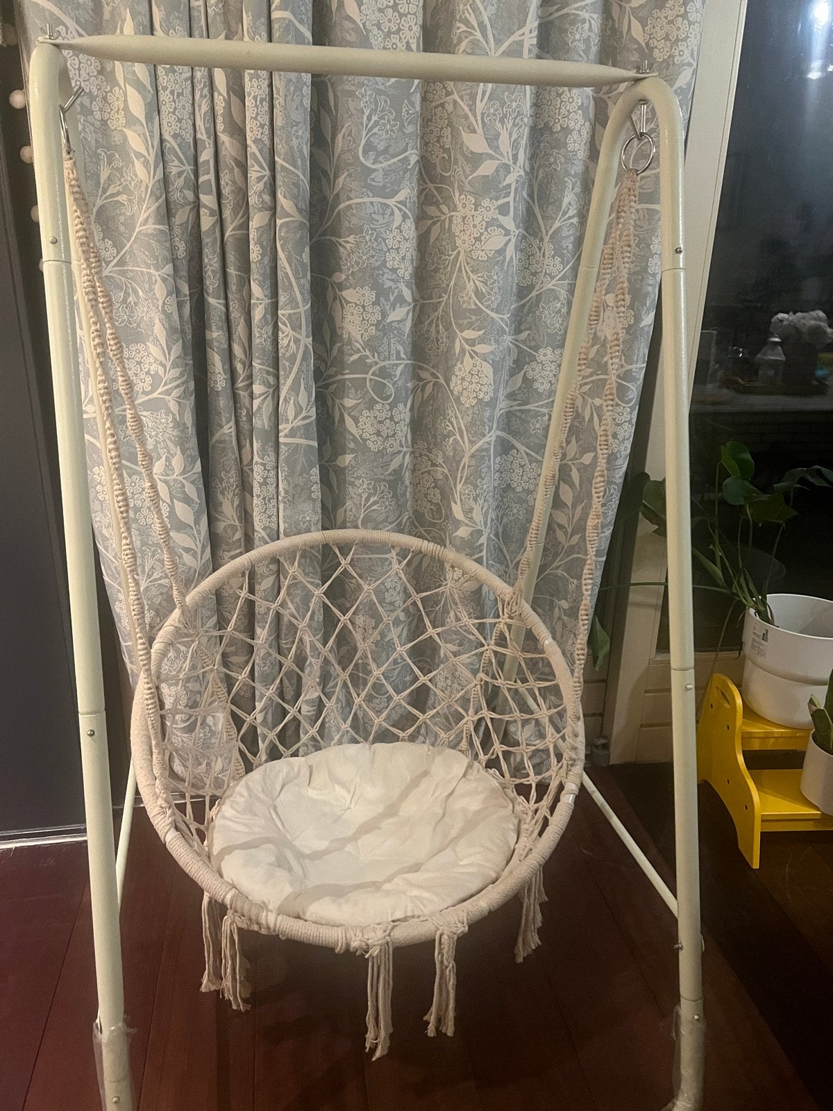Swing / Hangstoel met standaard - Macramé schommelstoel, Tuin en Terras, Hangmatten, Ophalen, Zo goed als nieuw