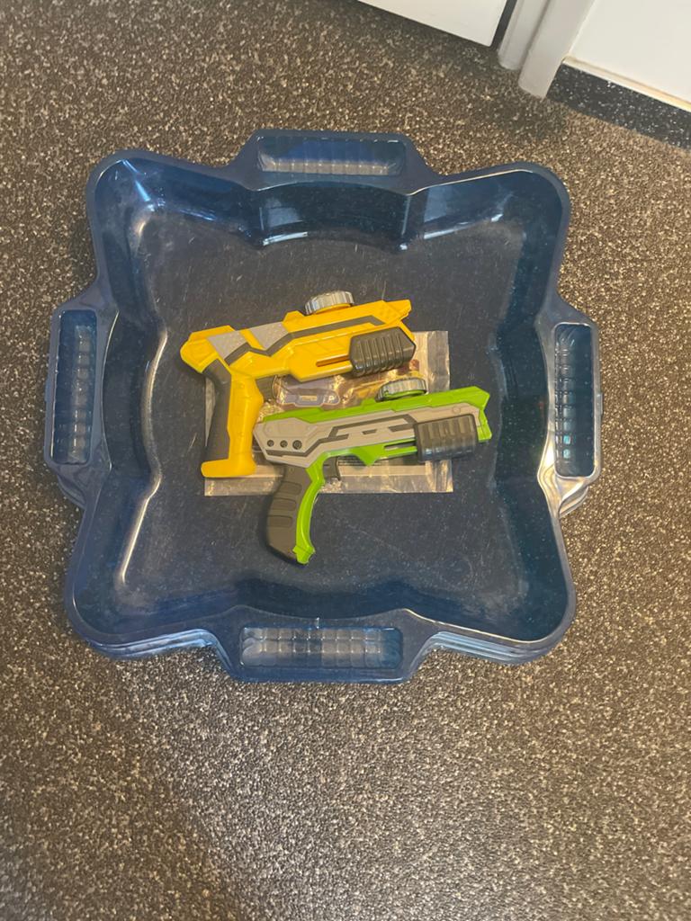 Spinnermad Beyblade Battle Set met Arena en Launchers, Ophalen, Zo goed als nieuw, Jongen of Meisje