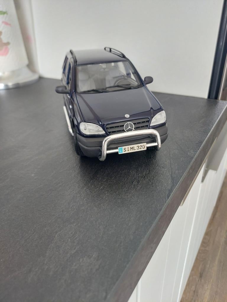 Mercedes-Benz  SUV.  Ml 230 zie foto's., Hobby en Vrije tijd, Modelauto's | 1:18, Ophalen of Verzenden