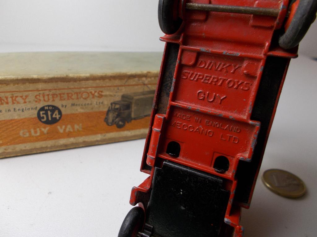 1951 Dinky SuperToys 514 GUY VAN "SLUMBERLAND" + ORIG. DOOS!, Ophalen of Verzenden, Zo goed als nieuw, Bus of Vrachtwagen, Dinky Toys