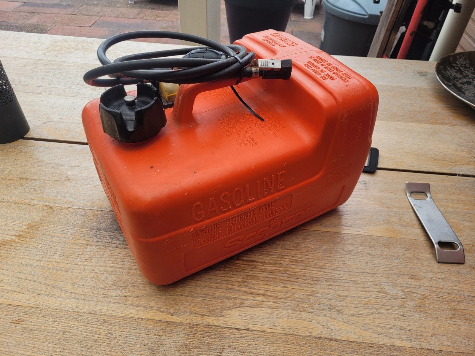 Suzuki aansluiting benzine tankje 12 liter
met goede slang
k, Ophalen of Verzenden, Motor en Techniek, Motorboot