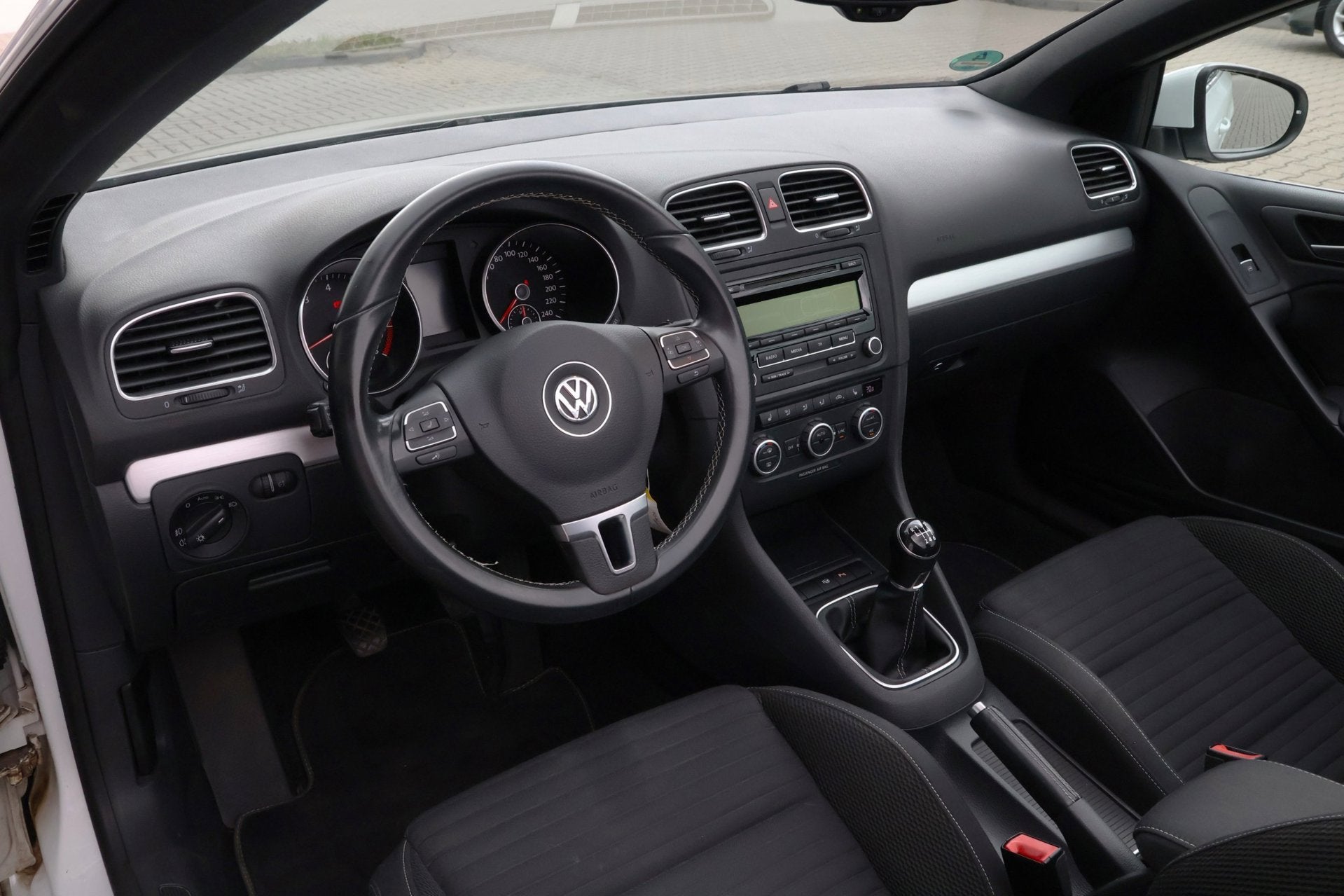 Volkswagen Golf Cabriolet 1.4 TSI CUP | XENON - LED | Charle, Auto's, Dealer onderhouden, Gebruikt, Cabriolet, Leder en Stof