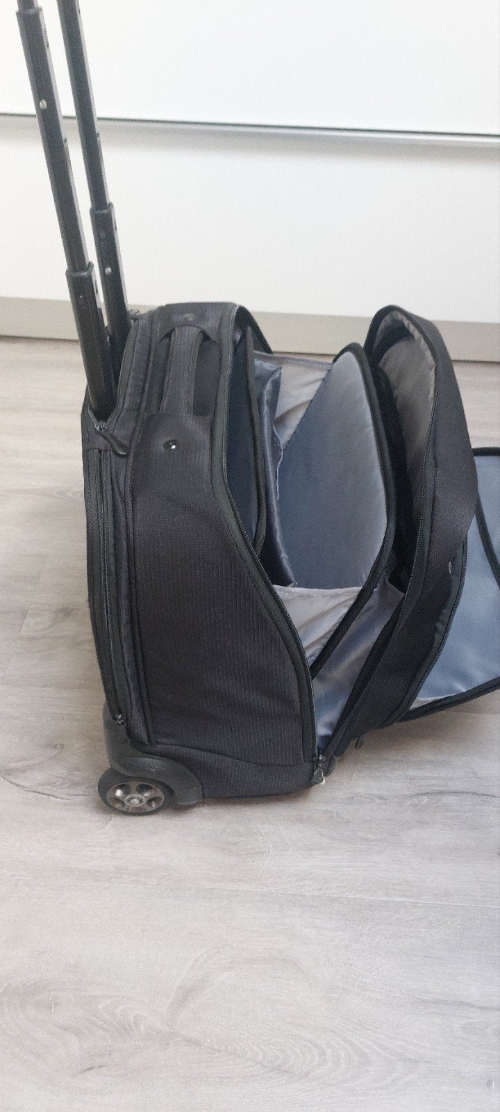 Laptop trolley, 17 inch of meer, Ophalen of Verzenden, Zo goed als nieuw, Case Logic