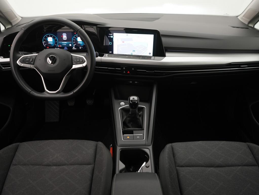 Volkswagen Golf 1.0 TSI Life | Navigatie | Vierseizoenenband, Stof, Gebruikt, 620 kg, Wit