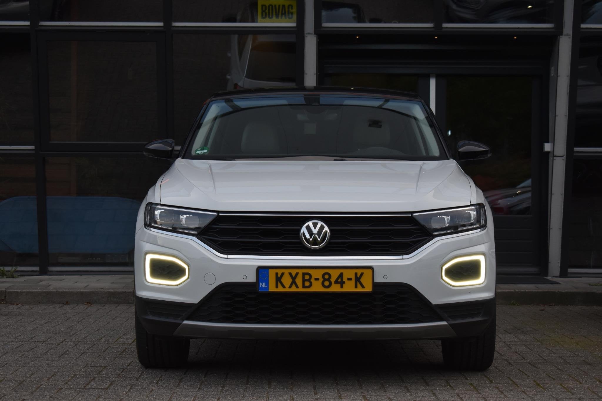 Volkswagen T-Roc 1.5 TSI Sport Lane Stoel.vw Xenon Led Sfeer, Auto's, Dealer onderhouden, 4 cilinders, Leder, Bedrijf
