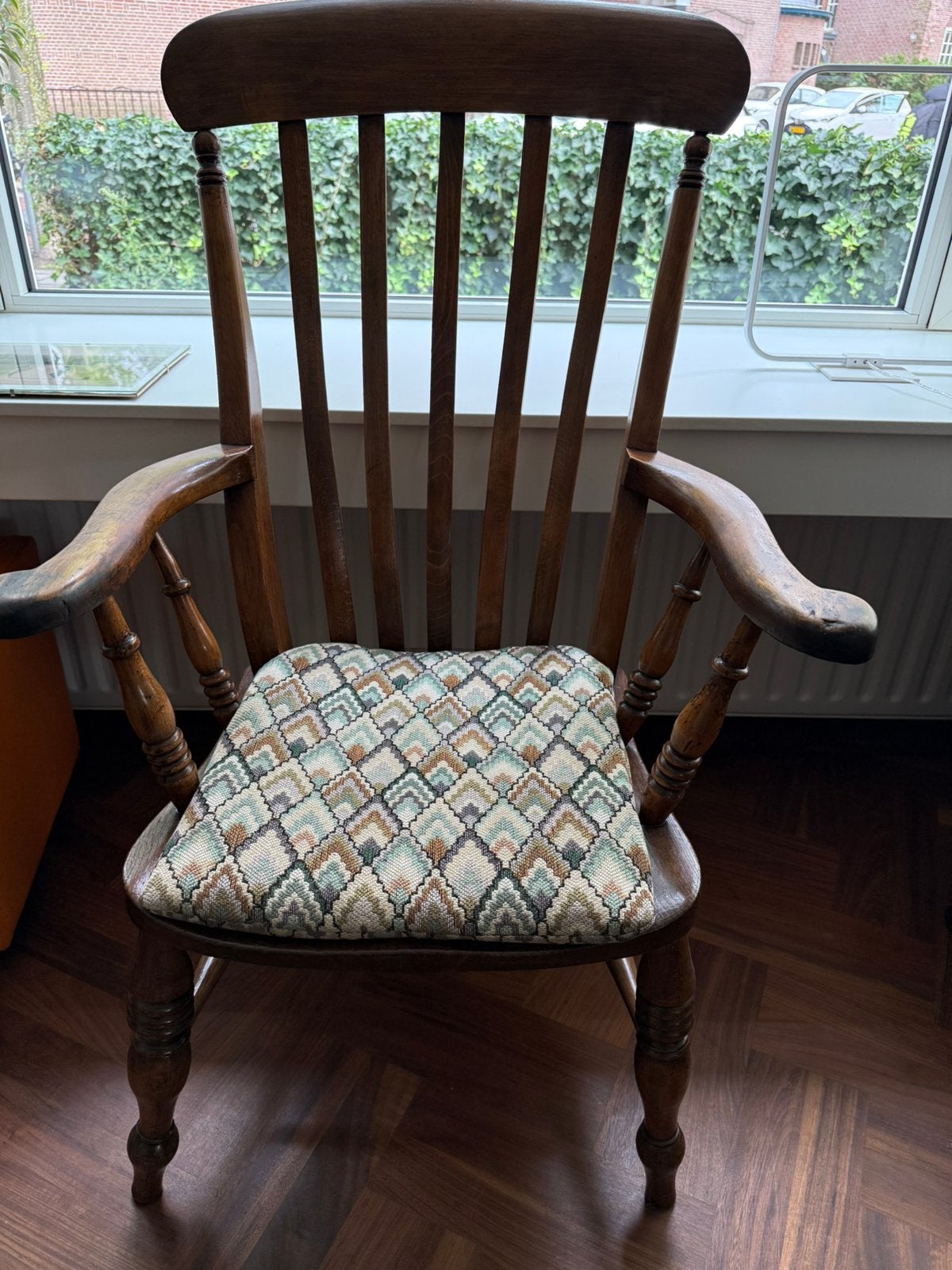 Antieke Windsor stoel hout met kussentje, Ophalen
