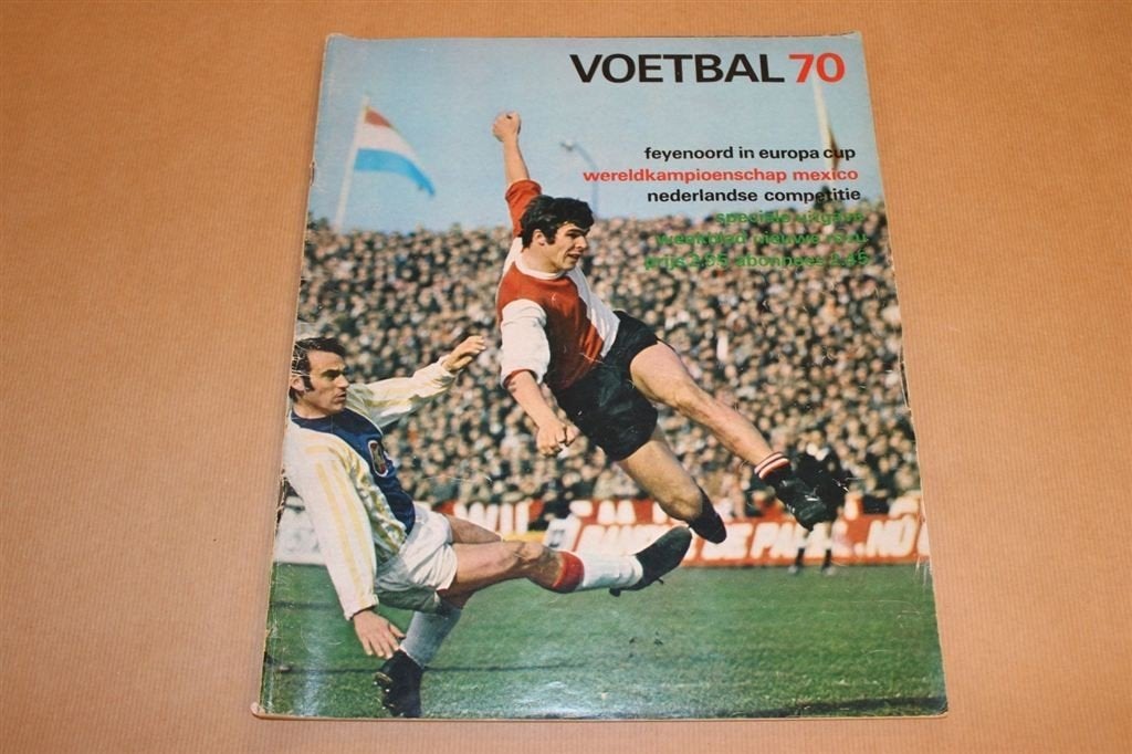 Grote special - Voetbal 70, Verzamelen, Ophalen of Verzenden, Gebruikt, Buitenlandse clubs, Boek of Tijdschrift