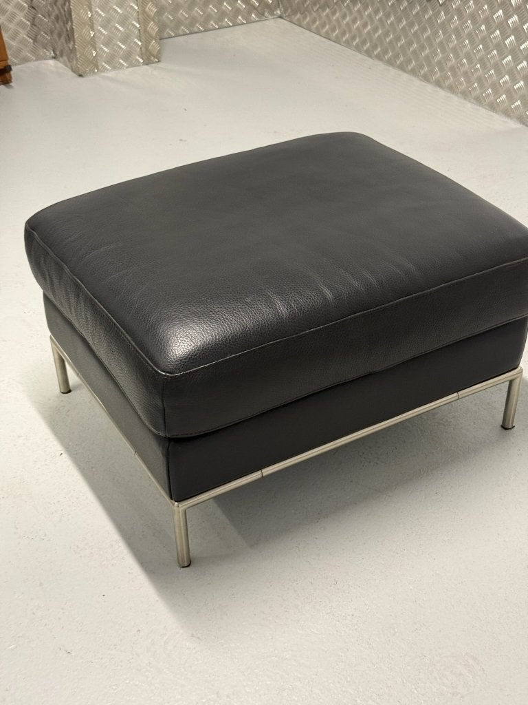 Vintage leren designhockerzwart -  Le Corbusier stijl, Gebruikt, Modernistisch, 50 tot 75 cm, Ophalen of Verzenden