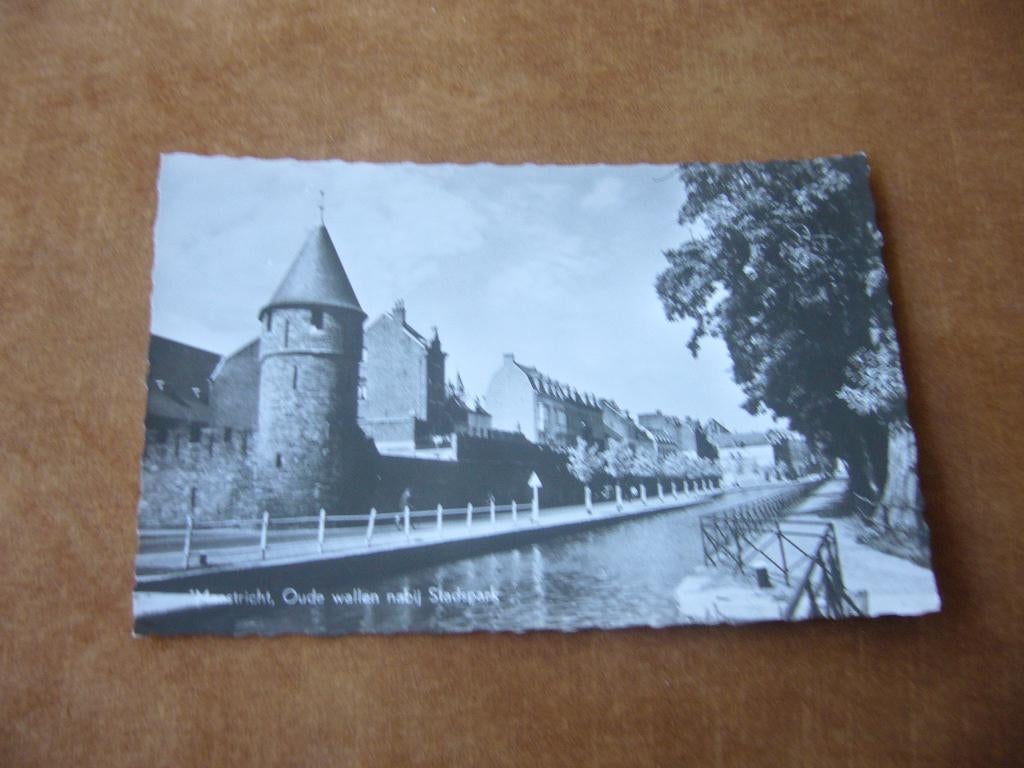 MAASTRICHT  =  OUDE WALLEN NABIJ STADSPARK, Ophalen of Verzenden, 1940 tot 1960, Ongelopen, Limburg