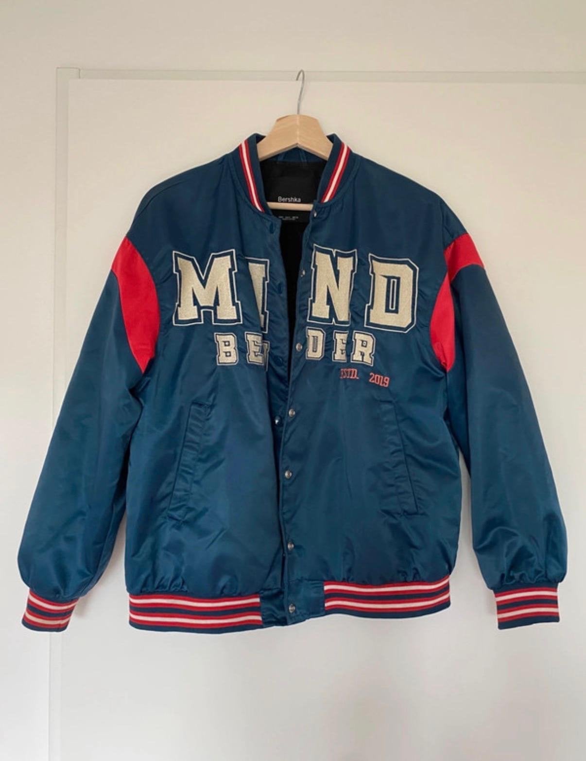 Bershka bomberjack 'Mind Bender' - Maat S, Kleding | Dames, Ophalen of Verzenden, Gedragen, Maat 36 (S), Blauw