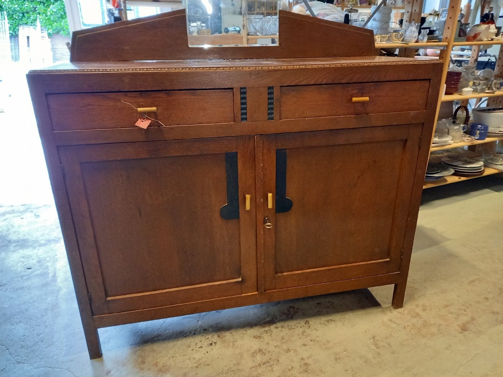 Antiek eiken dressoir in stijlvan de Amsterdamse school, Ophalen