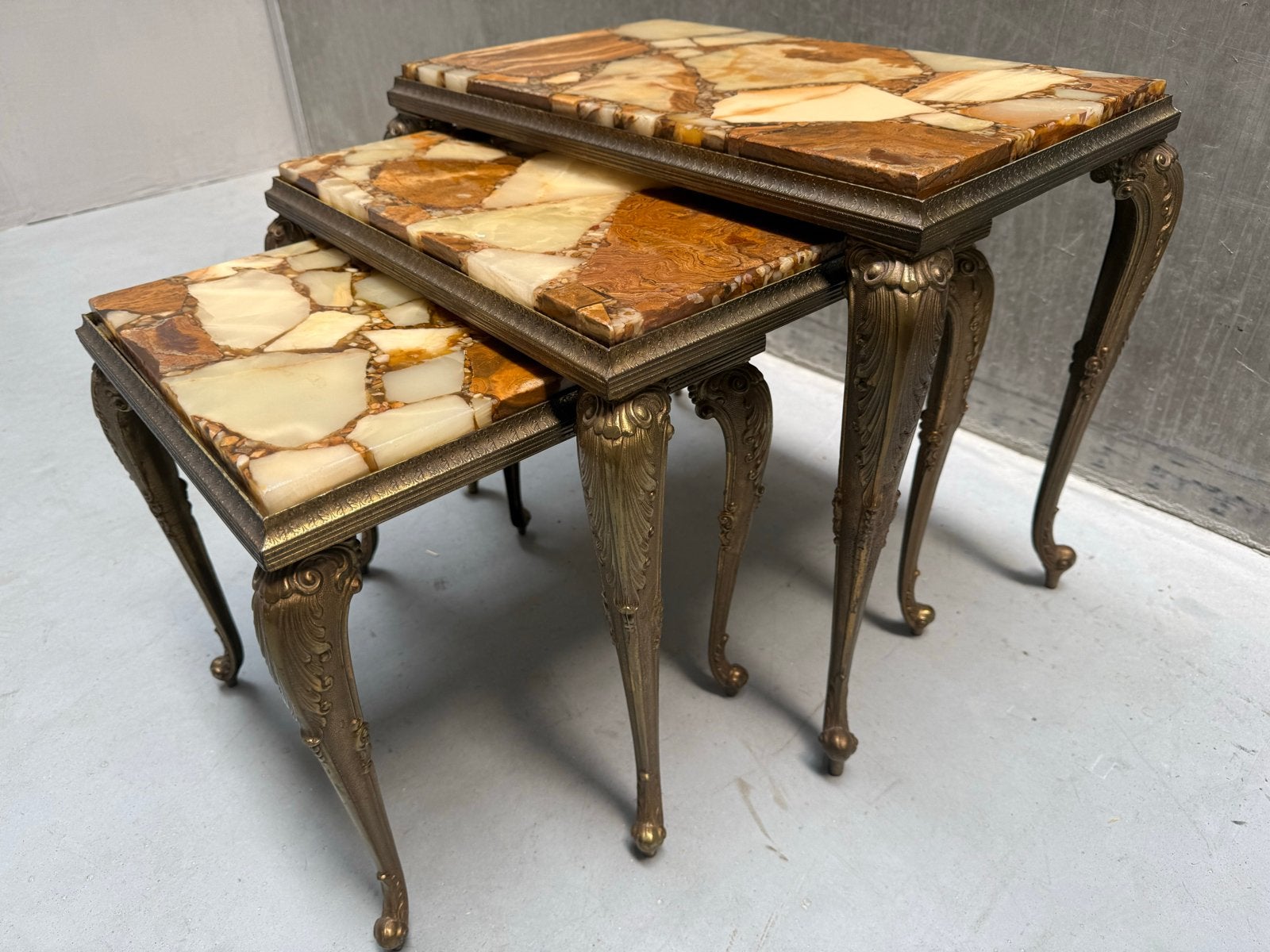 Set/ 3 Hollywood Regency onyx marmeren bijzettafels, Ophalen